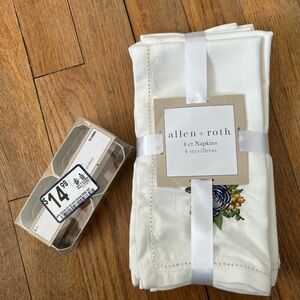 White Floral Napkins‎